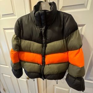 Pre-owned in excellent condition Zara color block puffer jacket. Size Large